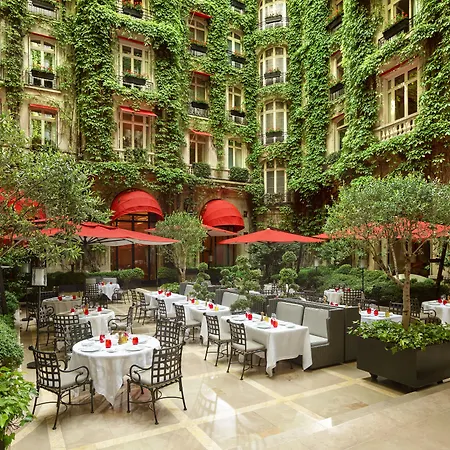 Hôtel Plaza Athénée - Dorchester Collection-3